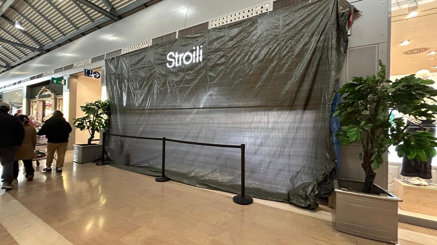 Spaccata in gioielleria: i ladri hanno sfondato le vetrine e rubato l'oro