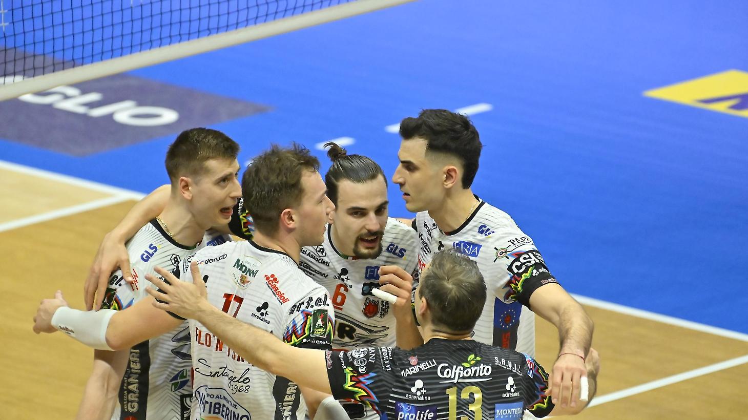 La Sir Susa Scai soffre ma porta a casa il 2-0: Monza cede al tie-break