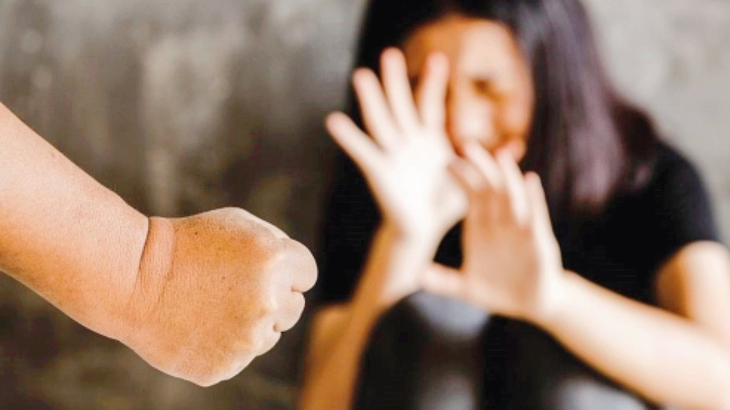 Picchia la compagna anche in gravidanza: condannato a 2 anni