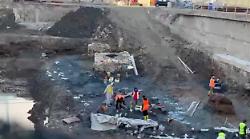 Archeologi proseguono il lavoro nel cantiere in città dove è emersa un'antichissima struttura fluviale 