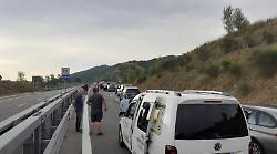 Perugia - Ancona, traffico in tilt: camion si ribalta in galleria e la circolazione finisce nel caos