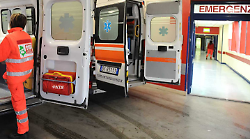 Perugia, minaccia di morte e picchia la compagna: ricoverata in terapia intensiva. Lui finisce in carcere a Capanne
