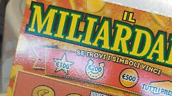 Gratta e vince cinque milioni: era la prima volta che comprava un Maxi Miliardario 