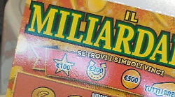 Assisi, maxi vincita di un fortunato giocatore: porta a casa 100 mila euro con il Gratta e Vinci de Il Miliardario