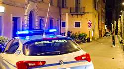 Perugia, ancora botte e bastonate: beve la birra e nona paga, esplode il caos. Denunciati tre stranieri