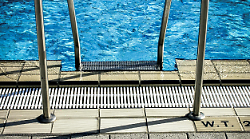 Morto in piscina, nuovi accertamenti e testimonianze. Controlli di Nas e Ispettorato del lavoro anche in altre strutture