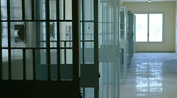 Torgiano, litiga e terrorizza la compagna e poi minaccia e spintona i carabinieri. Dai domiciliari passa al carcere