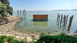 Castiglione del Lago, pneumatici riemersi dalle acque del Trasimeno: rimossi dal personale Afor