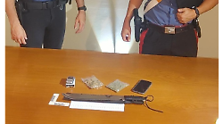 Perugia, sorpreso con la droga e un machete dentro lo zaino: sequestrato l'hashish. Arrestato ragazzo di 18 anni