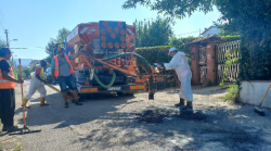 Terni, tappate centinaia di buche. Il sindaco Stefano Bandecchi entusiasta del macchinario: "Perugia mi sta copiando" 