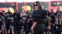 Monica Bellucci svela la dieta per brillare anche a 60 anni: "Il mio segreto? La regola del 5"
