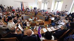 Perugia, l'opposizione torna sul caso Spera-Metanoia: "L'assessore scrive nel Curriculum di far parte dell'associazione"