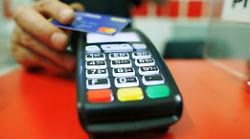Perugia, ruba carte bancomat e va in gioielleria per fare 1.400 euro di acquisti: arrestata una ragazza di 25 anni 
