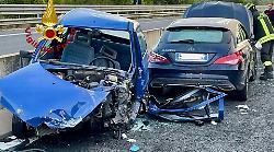 Gualdo Tadino, incidente stradale sulla Perugia-Ancona: schianto frontale tra un'auto e un mezzo contromano