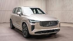 Volvo, nuova CX90: niente elettrica, solo plug-in o mild-hybrid