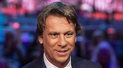 Torna l'appuntamento con l'attualità stasera in tv su Rete 4 con Quarta Repubblica: Nicola Porro torna sulle dimissioni del ministro Sangiuliano 