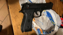 Assisi, spara colpi d'arma da fuoco in centro a Santa Maria degli Angeli: trovata la pistola. Denunciati tre uomini