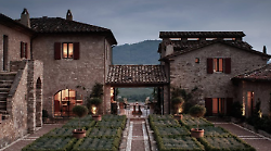 Lisciano Niccone, il Castello di Reschio per la prima volta nella classifica dei migliori 50  hotel del mondo del 2024