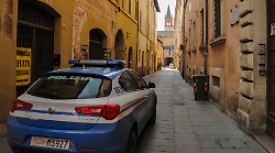 Foligno, ruba durante l'orario di lavoro nel supermercato dove è impiegato. 40enne denunciato per furto aggravato