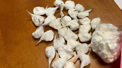 Marsciano, sorpreso con la droga sotto al sedile dell'auto: sequestrati 46 ovuli di cocaina. Arrestato ed espulso dall'Italia