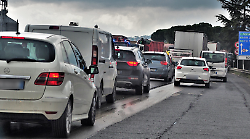 Doppio tamponamento sul raccordo Perugia-Bettolle, coinvolte 5 auto. Code in superstrada