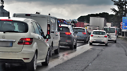 Perugia, raccordo autostradale paralizzato dal traffico: rallentamenti e code chilometriche sulla Ss3bis