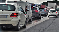 Giornata mondiale dell'ambiente, in Umbria troppe auto e troppo vecchie. Zara (Legambiente): "Qualità della vita penalizzata"