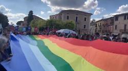 Assisi, oltre tremila persone alla Marcia della Pace: presenti i leader politici nazionali, 131 enti locali e 200 associazioni