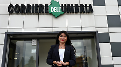 Perugia, la candidata del campo largo Stefania Proietti in visita al Corriere dell'Umbria: "Ecco il mio piano"