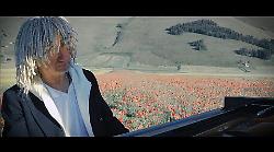 Musica, Maurizio Mastrini suona Freedom nell'altopiano di Castelluccio: "Un piano per la ricostruzione". Il videoclip