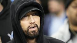 Eminem diventa nonno. L'annuncio nel videoclip strappalacrime del brano Temporary