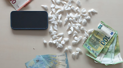 Magione, sorpreso con 74 dosi di cocaina: droga sequestrata. Ragazzo di 22 anni arrestato ed espulso dall'Italia con un aereo