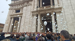 Funerali di Gaia Pagliuca, in tantissimi per l'ultimo saluto alla 23enne: prosegue la raccolta fondi destinata al canile