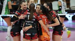 Le Black Angels si preparano alla partita contro l'Imoco Conegliano del folignate Santarelli. Ungureanu: "Possiamo farcela"