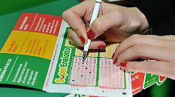 Lotto e Superenalotto, le estrazioni di oggi giovedì 12 dicembre: i numeri vincenti