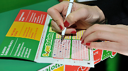 Lotto e Superenalotto, le estrazioni di oggi sabato 15 febbraio: i numeri vincenti