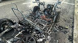 Città di Castello, microcar a fuoco lungo la strada: veicolo divorato dalle fiamme. Salvi i due minorenni a bordo