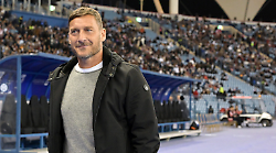Francesco Totti ha tradito Noemi Bocchi? Chi è Marialuisa Jacobelli, la giornalista sportiva pizzicata in hotel con l'ex calciatore