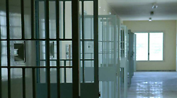 Assisi, rapina in casa a Santa Maria degli Angeli: bandito entra armato di coltello e ruba una borsa. Arrestato 25enne