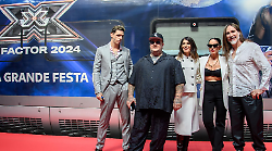 X factor, al via il primo live del talent show targato Sky: ecco le squadre dei quattro giudici. Ghali super ospite.