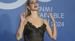 Chiara Ferragni è tornata single? Silvio Campara paparazzato insieme alla moglie e ai figli