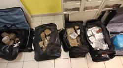 Orvieto, 270 chili di hashish nascosti in mezzo al carico di frutta e verdura: arrestato il conducente del camion