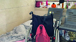 Arezzo, senzatetto si arreda la casa dentro la stazione