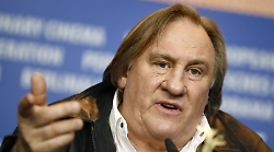 Fischi per l’avvocato di Gèrard Depardieu dopo il rinvio al processo
