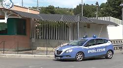 Assalta un ristorante con coltello, mazzetta e torcia: beccato dalla polizia e arrestato. 28enne ai domiciliari