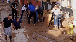 Gli umbri nella Spagna devastata dall'alluvione tra fango e disperazione: "Situazione tragica nel territorio di Valencia"