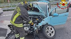 Incidente tra due auto con 4 ragazzi a bordo nei pressi del lago di Piediluco