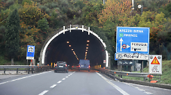 Asfaltatura sulla Perugia-Bettolle, al via gli ultimi lavori: sarà un weekend difficile per il traffico. Come cambia la viabilità