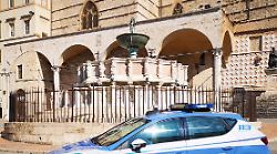 Perugia, lite in corso Vannucci: uomo aggredito con lo spray urticante e a colpi di stampella. Denunciato un 46enne