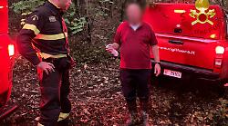 Si perde mentre cerca funghi, 77enne soccorso dai vigili del fuoco